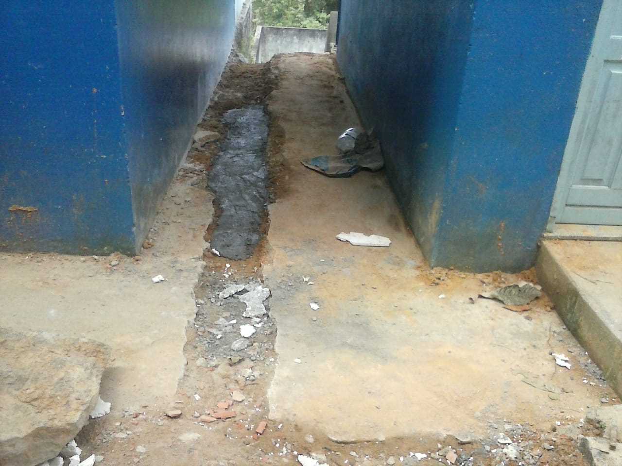 A Secretaria de Educação iniciou a construção do muro do terreno lateral na Creche Gracinha Loureiro